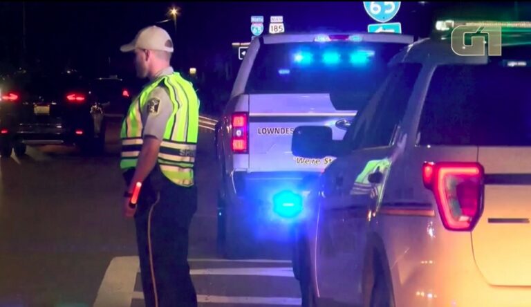 Acidente nos EUA com 18 veículos mata 9 crianças e 1 adulto; região enfrenta tempestade Claudette