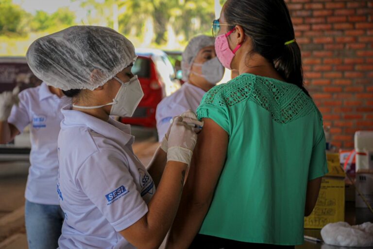 Um em cada três rio-branquenses com mais de 18 anos já se vacinou contra a Covid