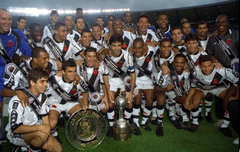Justiça determina penhora do troféu da Libertadores de 1998 do Vasco