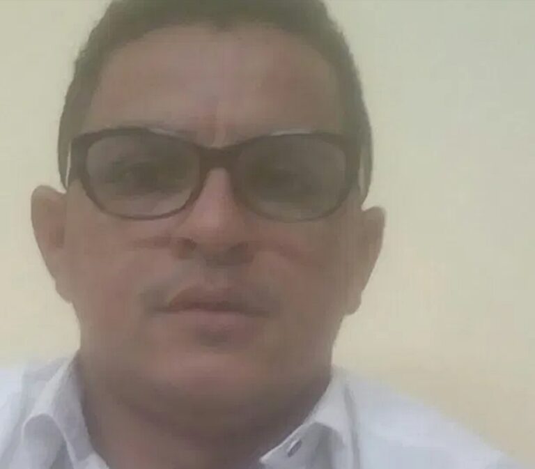 Professor eleito presidente do Sinteac enviou nudes para alunas e mulheres casadas; veja