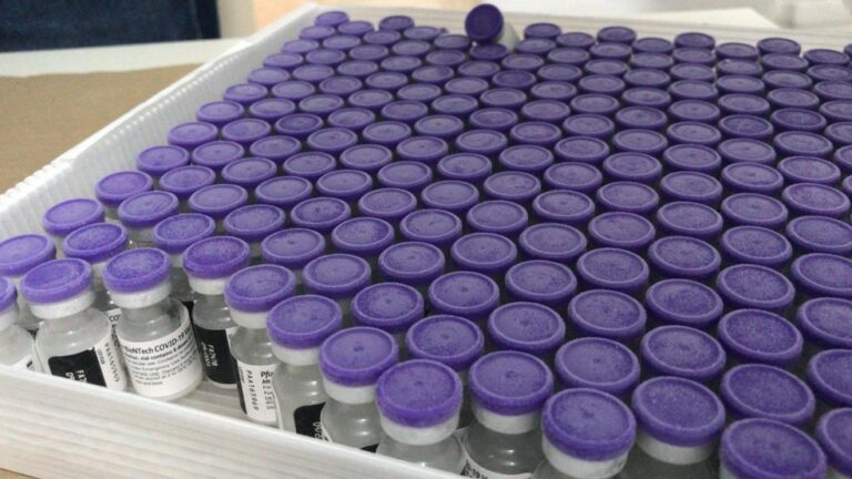 EUA anunciam doação de 500 milhões de doses da Pfizer para países pobres; Brasil fica de fora