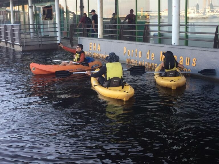 Rio Negro sobe e Manaus registra a maior cheia da história