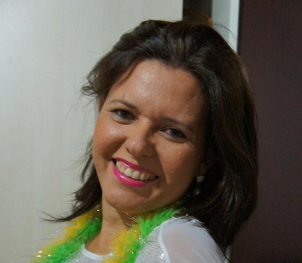 Professora que sonhava se vacinar para voltar à sala de aula morre de Covid-19 Professora que sonhava se vacinar para voltar à sala de aula morre de Covid-19