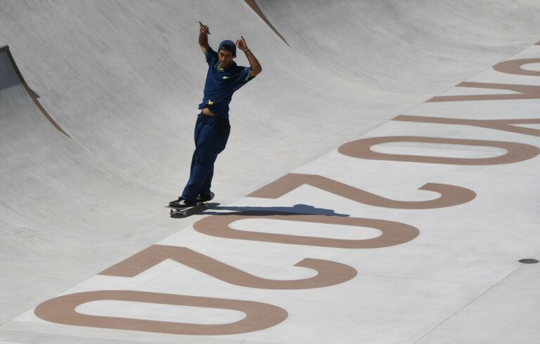 “É uma vergonha”: medalha de prata de Kelvin Hoefler expõe racha no skate do Brasil