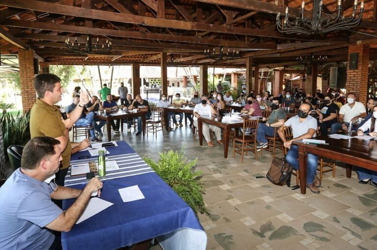 Gladson reúne equipe e faz balanços das principais pastas e traça novas metas