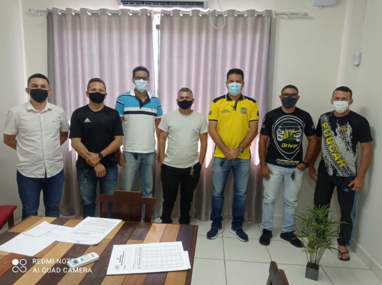 Prefeitura e responsáveis por aplicativos debatem cadastramento de motoristas em Cruzeiro do Sul