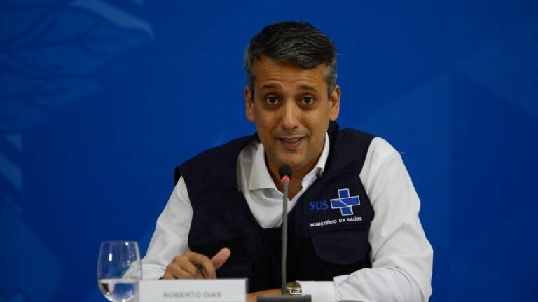 CPI ouve ex-diretor da Saúde que teria pedido propina durante compra das vacinas