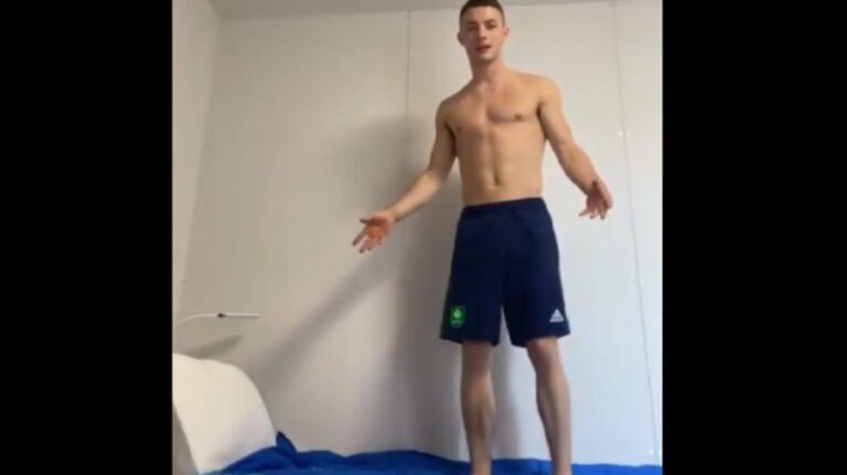 Vídeo: Atleta faz “teste” e cama anti-sexo na Vila Olímpica é reprovada