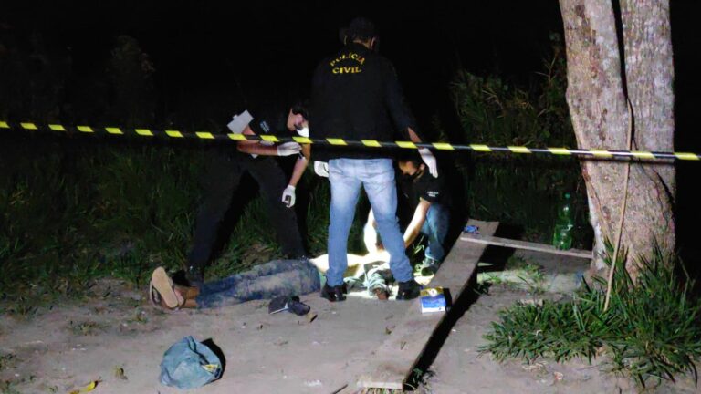 Homem morre após ser agredido a pauladas e ter pescoço quebrado na capital