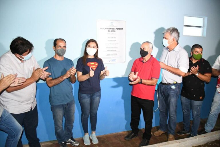 Prefeitura inaugura praça no Cruzeirinho e proporciona espaço de lazer e diversão para moradores