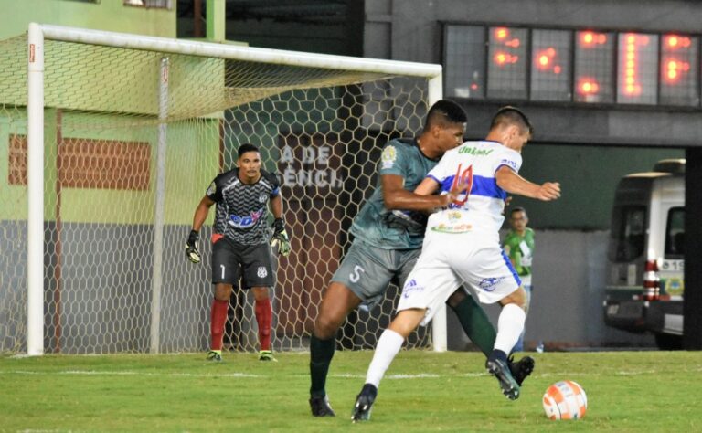 Galo Carijó joga para o gasto e vence o Morcego por 1 a 0