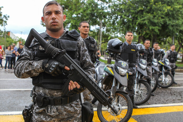 Polícia Militar altera fardamento de agentes no Acre e resgata azul como cor histórica