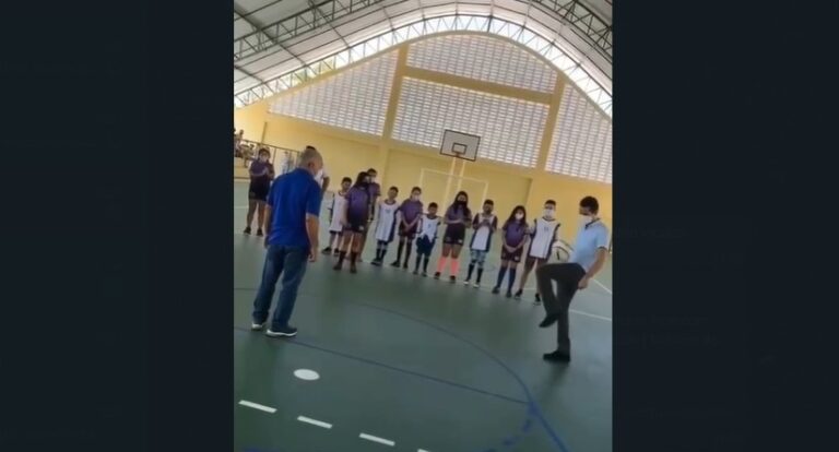 Vídeo de homem errando chute em bola e atribuído a Bocalom é fake e Prefeitura diz que vai à Justiça