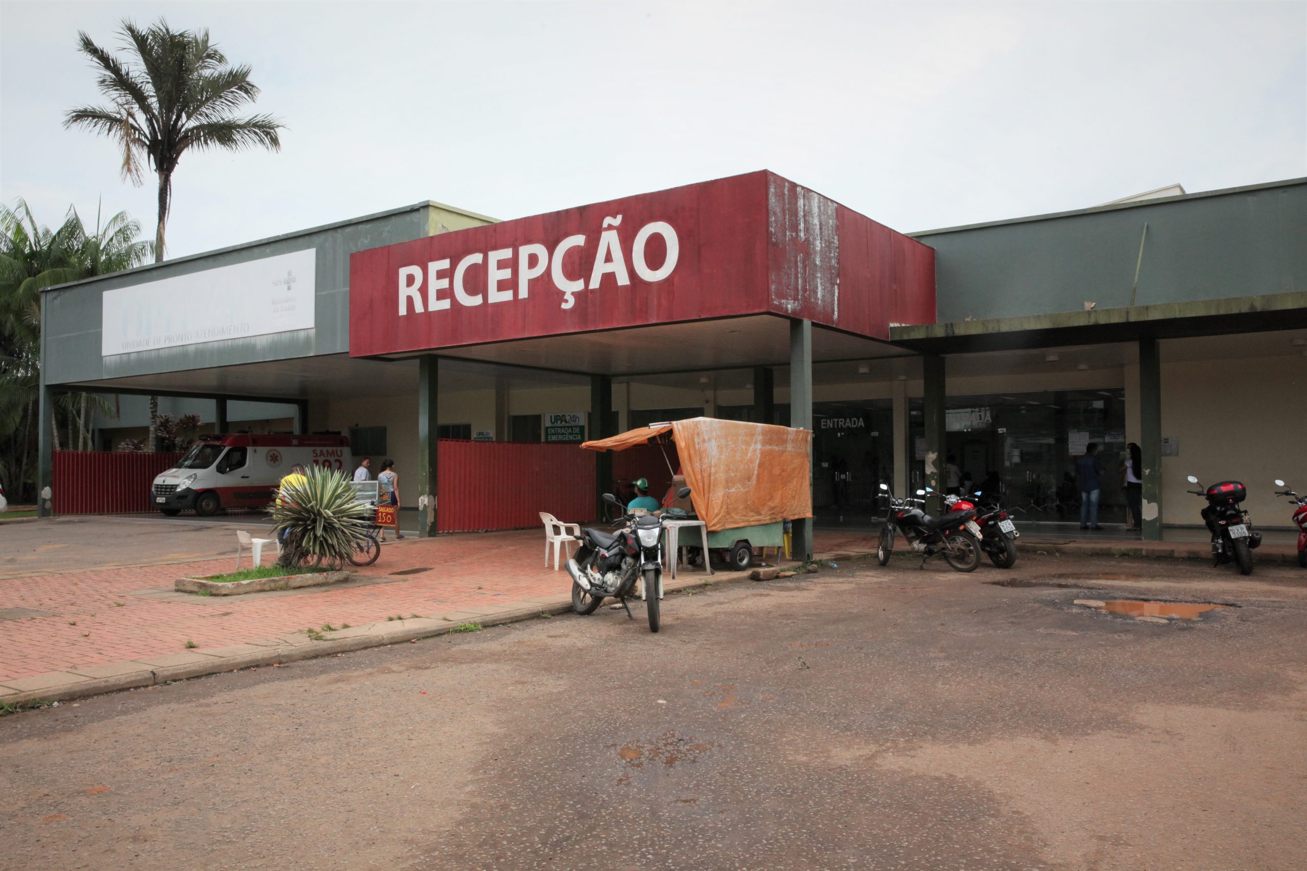 Morando em Manaus, médico aparece em escala de plantão da UPA; outros casos são denunciados