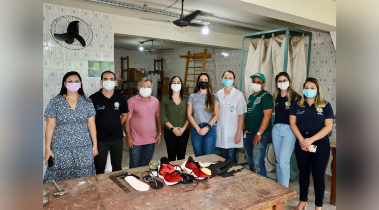 Primeira-dama entrega equipamentos para o Hospital Dermatológico em CZS