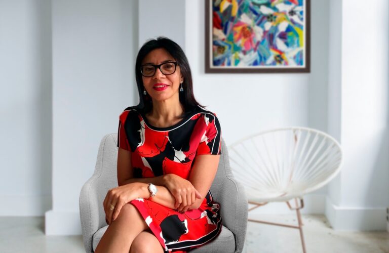 Escritora brasileira divulga língua portuguesa mundo afora