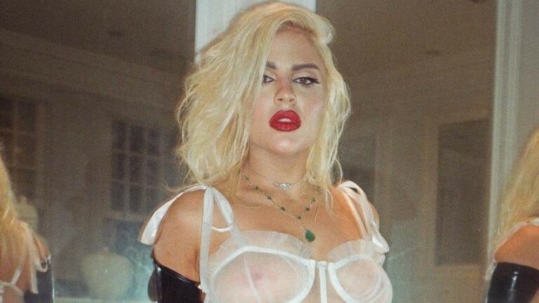 Luísa Sonza sai do carro só de fio dental enterrado dentro do bumbum: “Estão preparados?”