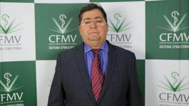 Governo exonera diretor que permitiu a líder religioso negociar compra de vacina