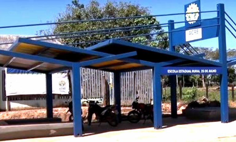 Construção de parada de ônibus de R$ 400 mil domina debates na Aleac