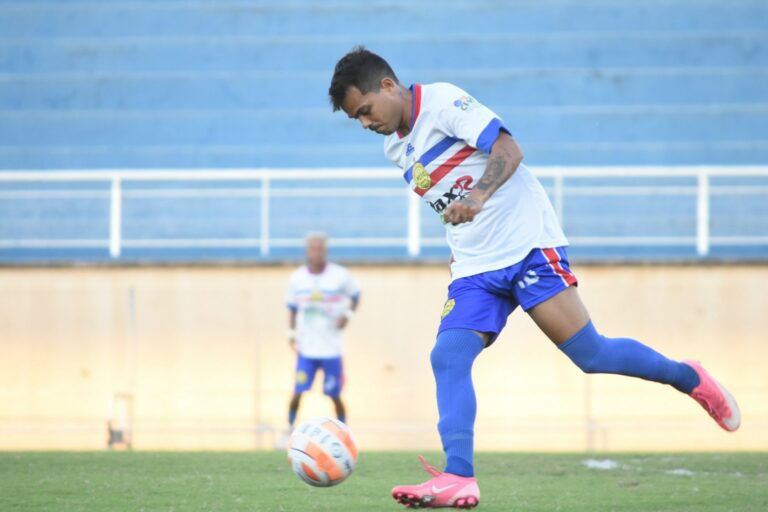 Iguais na tabela, Galvez e Plácido medem forças em jogo “decisivo”