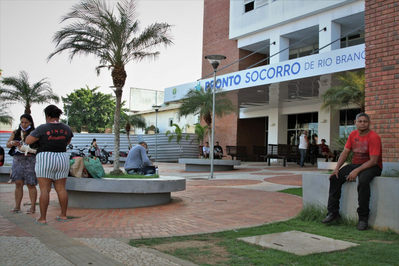 No Acre, mulher leva tiro na cabeça enquanto caminhava com marido e vai parar na UTI