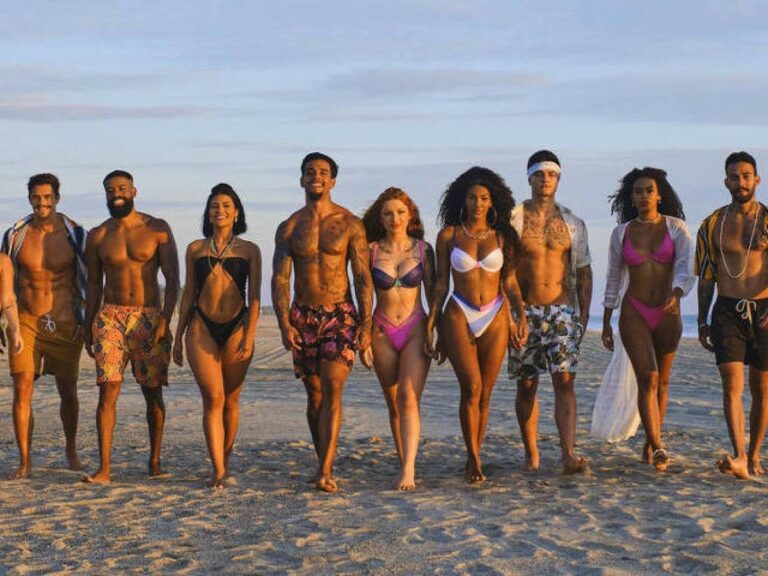 Casal transa muito em reality da Netflix e leva multa caríssima