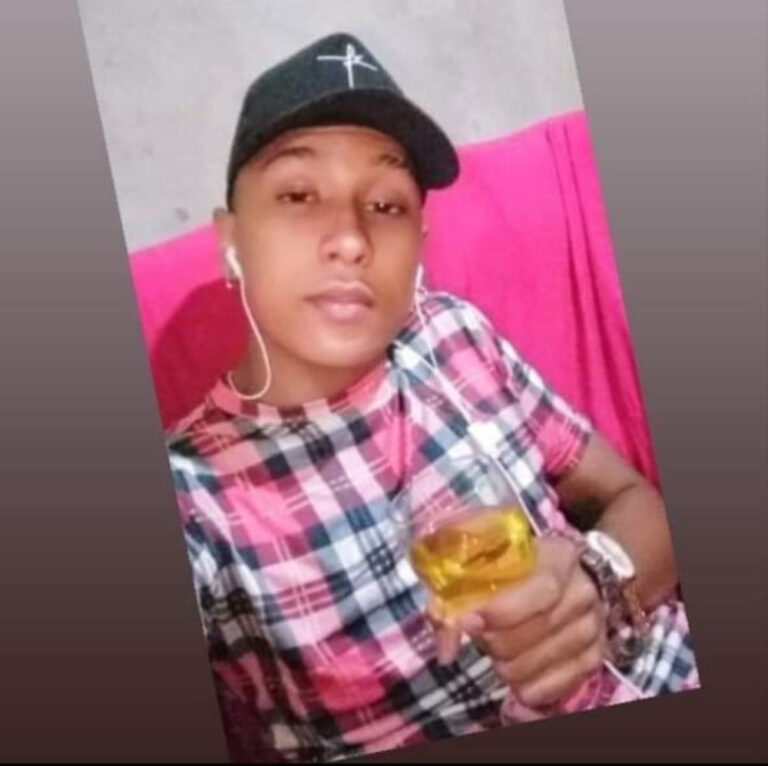 Mãe grava vídeo chorando desesperada pelo desaparecimento do filho na Capital