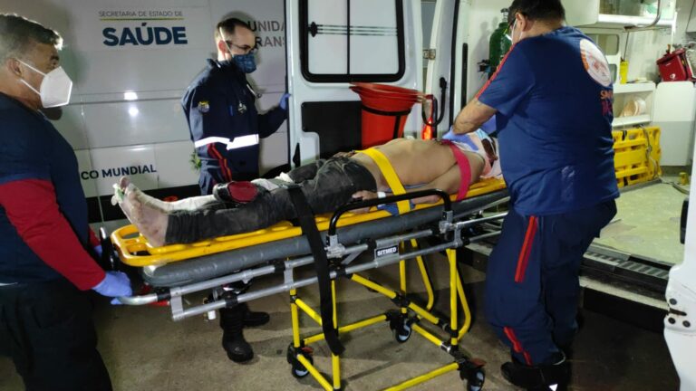 Homem é atropelado por PM ao tentar atravessar Via Chico Mendes e tem traumatismo craniano