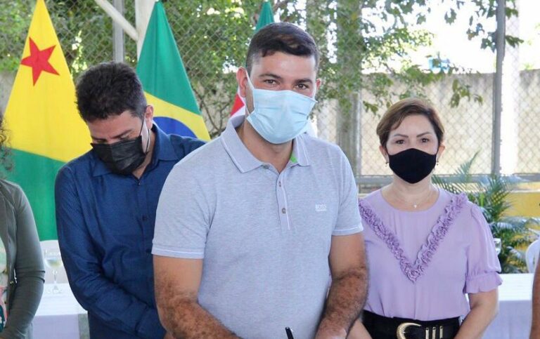 Nicolau Júnior participa de Cerimônia de Contratação de Professores Temporários em Tarauacá