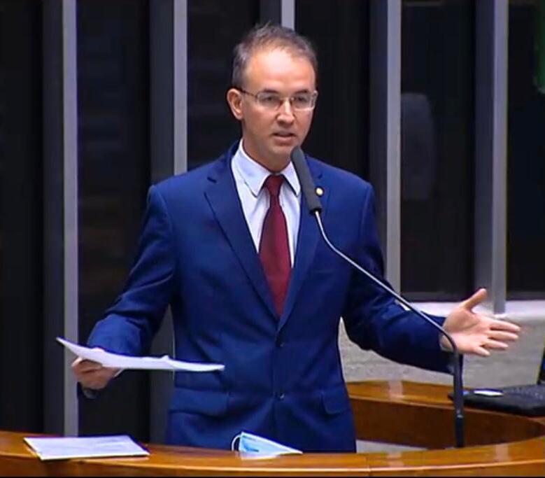 Leo de Brito agora mira Jair Renan e diz que o ’04’ de Bolsonaro comete tráfico de influência