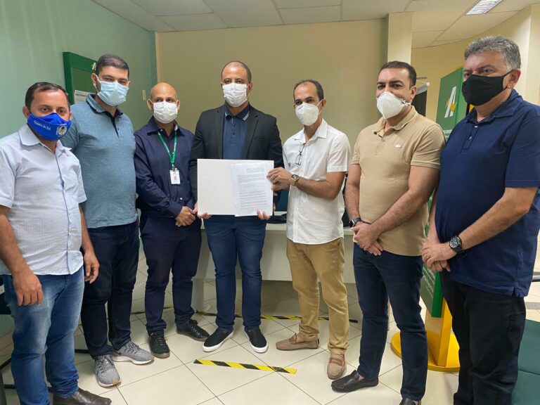 Nicolau prestigia assinatura de acordo de cooperação técnica entre o BASA e prefeitura de Cruzeiro do Sul