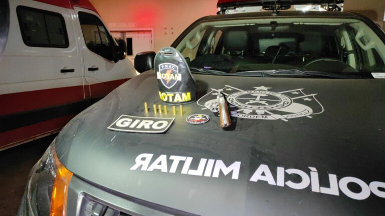 Homem tenta assaltar policial e na fuga, cai de telhado e acaba preso na Capital