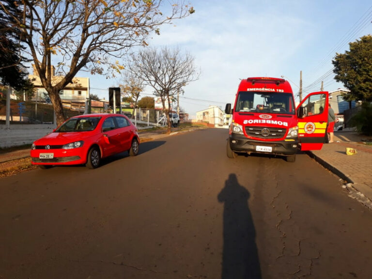 Rapaz morre após bater moto em poste quando seguia para casa da namorada