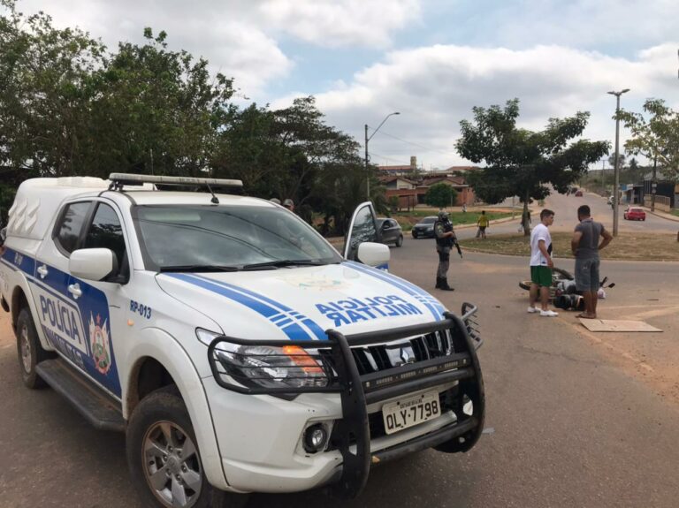 Acidente entre duas motos, na Estrada Jarbas Passarinho, deixa motociclistas feridos; veja vídeo