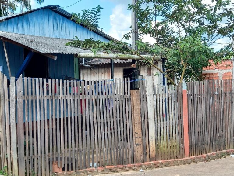 Marido mata esposa com 7 facadas na frente do filho de 2 anos, no interior do Acre