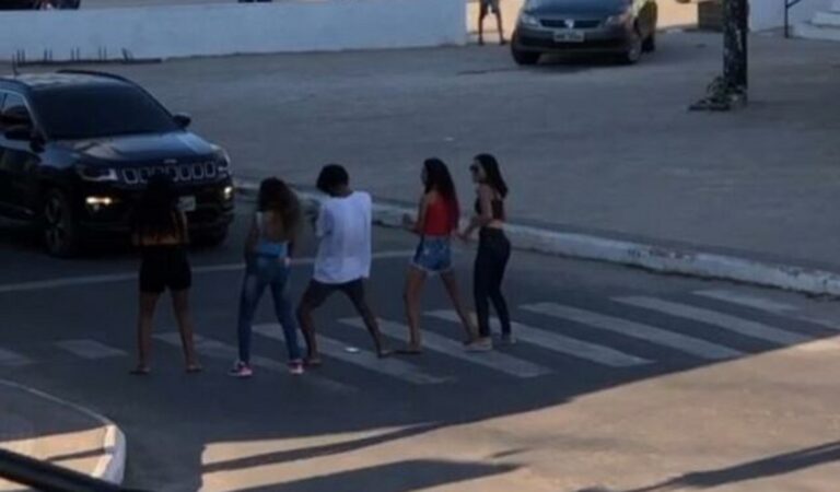 Vídeo de jovens dançando em rua do Acre viraliza nas redes sociais; veja!