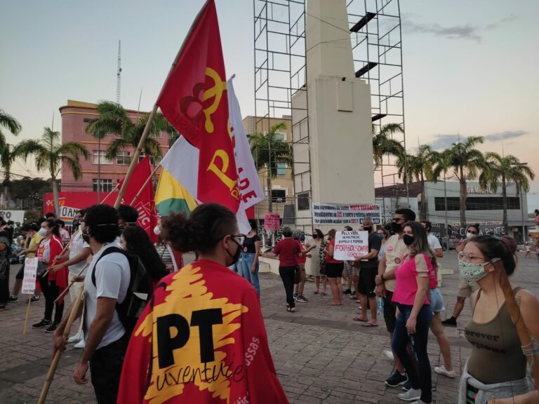 Em Rio Branco, ato contra presidente Jair Bolsonaro registra baixa adesão; veja fotos e vídeos