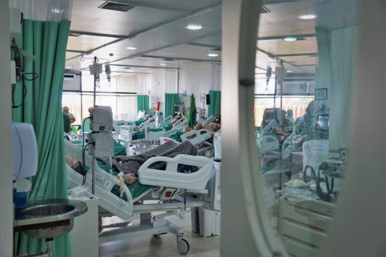 Líderes religiosos orientam fiéis a não se vacinarem contra Covid-19 e 3 estão em estado grave no INTO