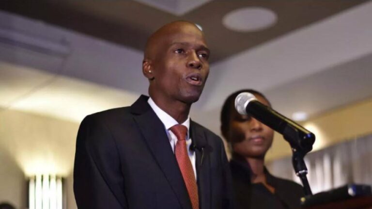 Presidente do Haiti é assassinado em ataque à residência oficial; primeira dama é internada