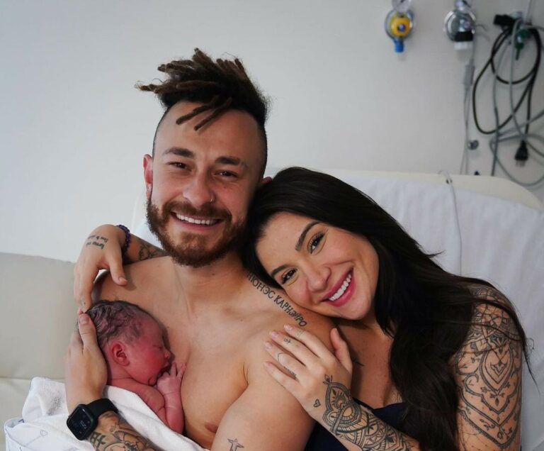 Após 20 horas em trabalho de parto, Bianca Andrade dá à luz primeiro filho, Cris