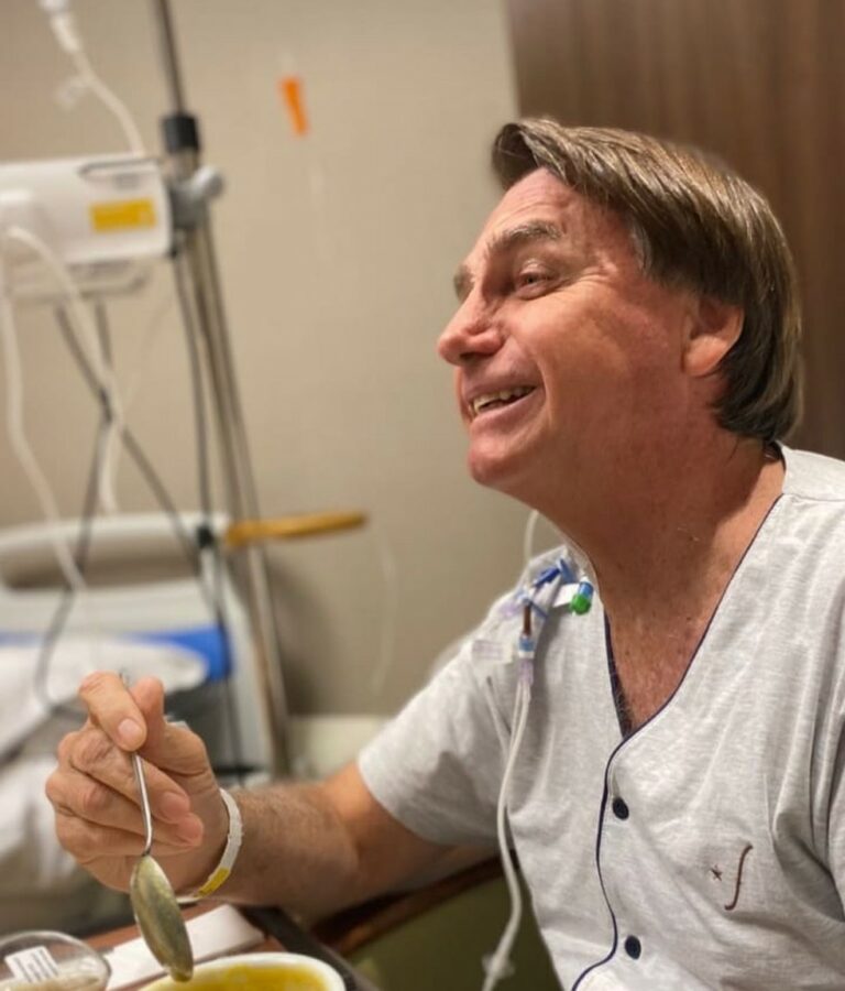 Bolsonaro recebe alta médica neste domingo após 4 dias internado em hospital de SP