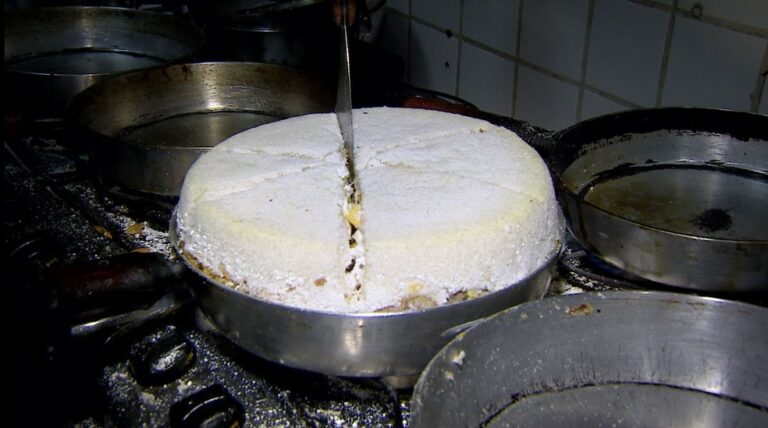 Tapioca ‘gigante’ de 3 quilos faz sucesso em café da manhã de Manaus