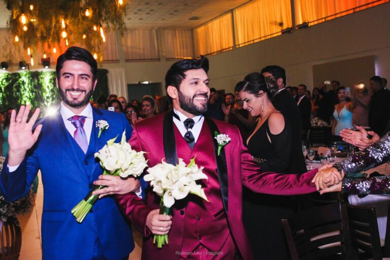 No Dia do Beijo, acreano se declara para esposo e revive momentos do casamento; assista