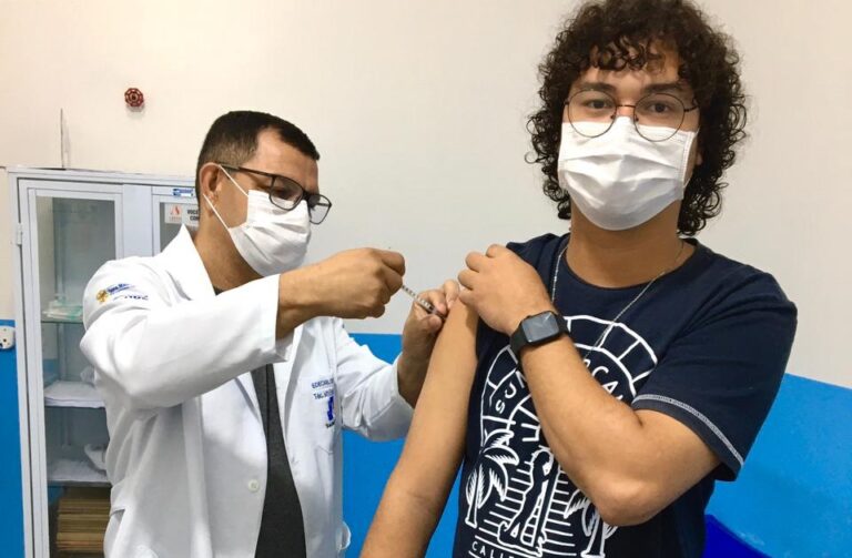 Imunização em Cruzeiro do Sul já alcançou jovens a partir dos 22 anos: “Sensação de felicidade”