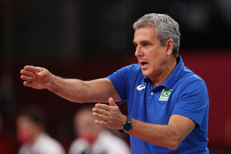 Zé Roberto festeja volta por cima de Tandara e se anima com Macris