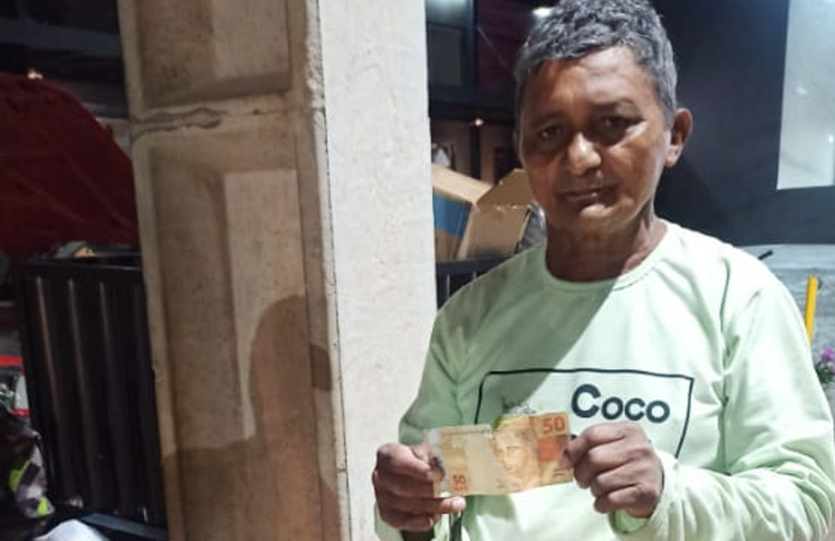 Na capital, idoso vendedor de água de coco é enganado com nota falsa de R$ 50: “Era tudo que eu tinha”