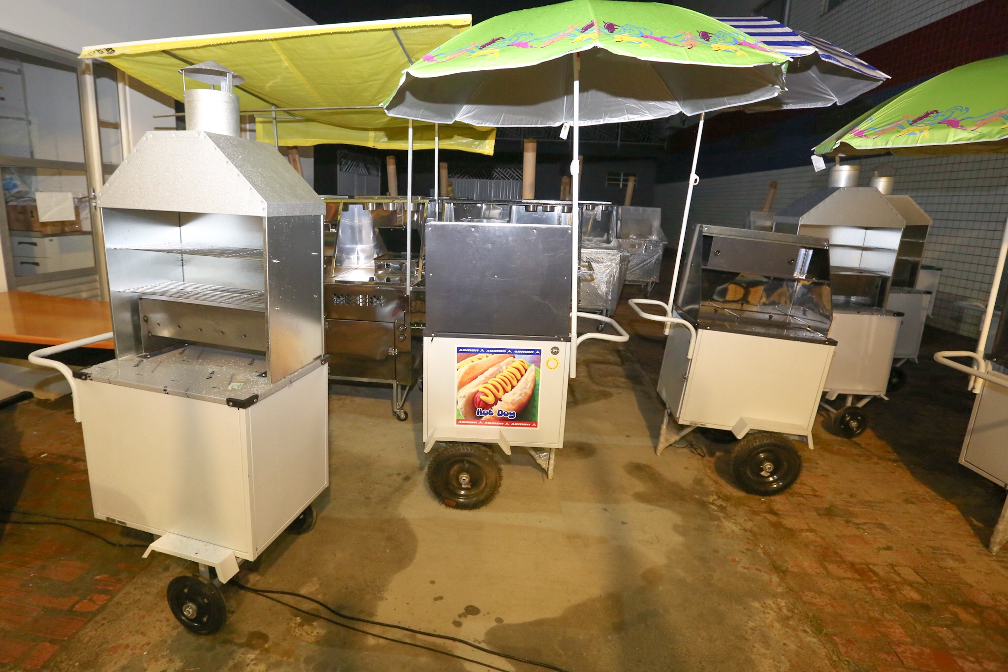 Governo do Acre divulga lista de contemplados com kit manicure e carrinhos de pipoca e cachorro quente