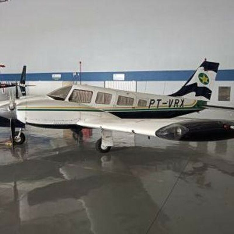 Avião, caminhão e outros 22 veículos apreendidos pela polícia são leiloados