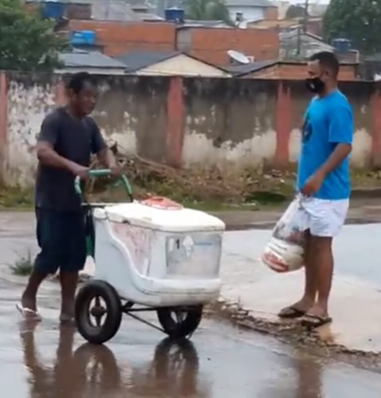 Razões para acreditar: Acreano que vende picolé na chuva para sobreviver ganha reforma de casa; veja vídeo