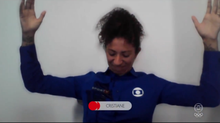 Jogadora aparece suja de vômito ao vivo na Globo